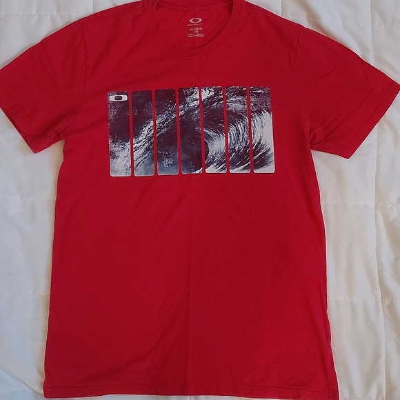 Men's Oakley "Big Wave" Large 100% Red & Blue Short Sleeve Cotton T-Shirt - Picture 1 of 4